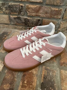 La Sheelah Pink Sneaker NWT